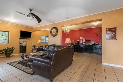 Econo Lodge Martin Hotel in Tennessee