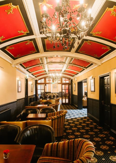 Shared lounge/TV area