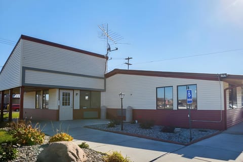 FairBridge Inn Express Battle Creek Inn in Battle Creek