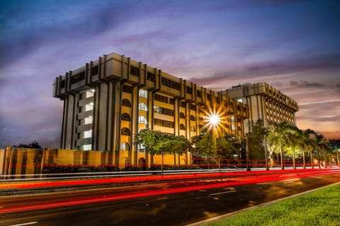 Clarion Inn & Suites Miami International Airport Hotel in Miami Springs