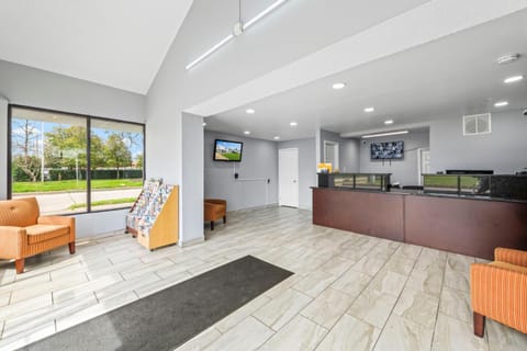 Super 8 by Wyndham Portsmouth - Norfolk Hotel in Portsmouth