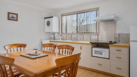 Amoshouse & Swansea Ocean Villas Resort in Tasmania