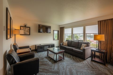 Shared lounge/TV area