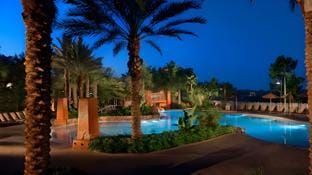 Swimming pool [outdoor]