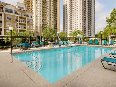 Swimming pool [outdoor]