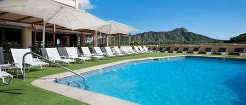 Swimming pool [outdoor]