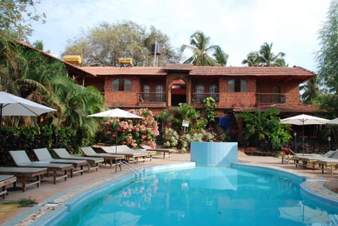 Swimming pool [outdoor]