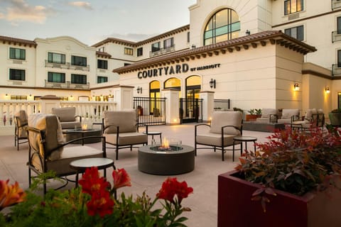 Courtyard by Marriott Santa Cruz Hotel in Santa Cruz