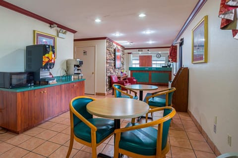 Red Roof Inn West Memphis, AR Hotel in Marion