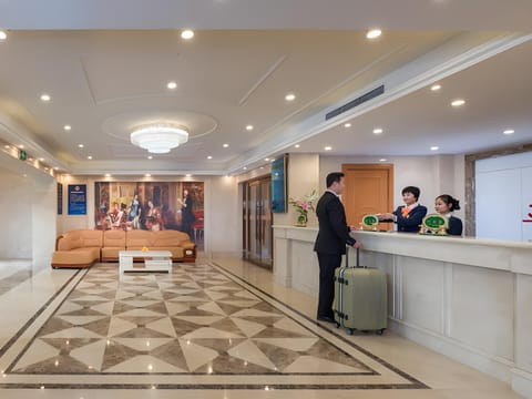 Vienna Hotel Beijing Shougang East Bajiao Amusement Park Metro Station Hotel in Beijing