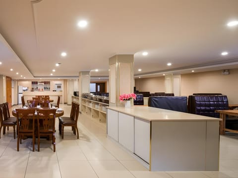 Vienna Hotel Beijing Shougang East Bajiao Amusement Park Metro Station Hotel in Beijing