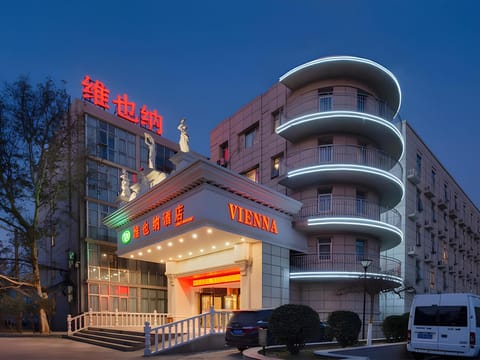 Vienna Hotel Beijing Shougang East Bajiao Amusement Park Metro Station Hotel in Beijing