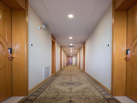 Vienna Hotel Beijing Shougang East Bajiao Amusement Park Metro Station Hotel in Beijing