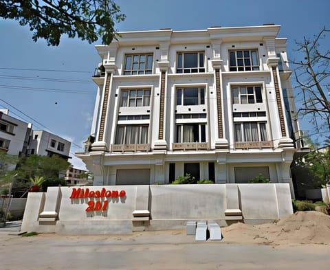 Milestone 251 Hotel in Jaipur