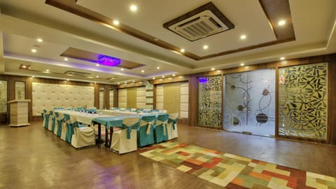 Milestone 251 Hotel in Jaipur