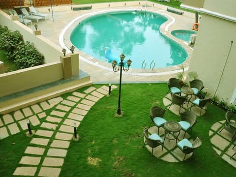 Swimming pool