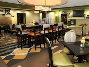 Holiday Inn Express & Suites Huntsville Airport By IHG Hotel in Madison