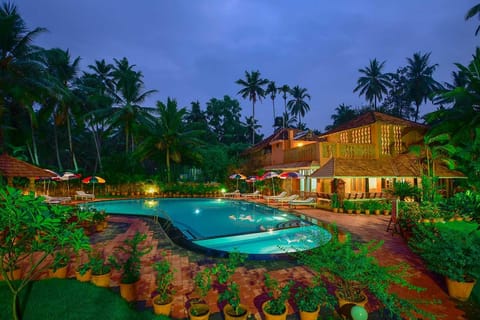 Swimming pool [outdoor]