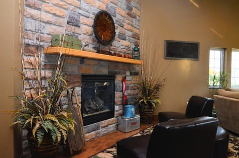 Cobblestone Inn & Suites - Lake View Hotel in Iowa