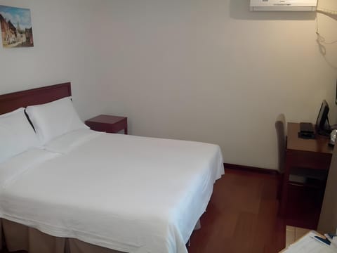 Green Tree Inn Tianjin Dongli Development Zone Metro Station Binhai Airport Hotel in Tianjin