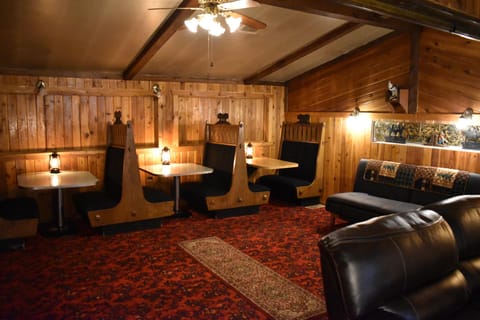 Silver Horseshoe Inn Hotel in Saint Anthony