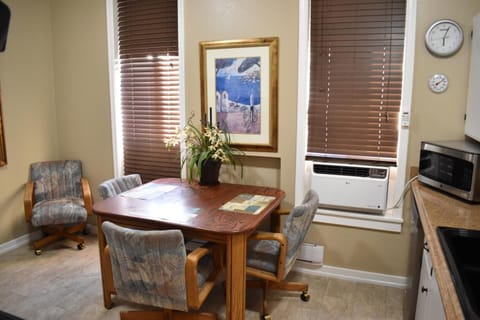 Silver Horseshoe Inn Hotel in Saint Anthony