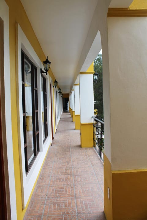 Hotel Quinta Huizache  Hotel in Hidalgo, Mexico