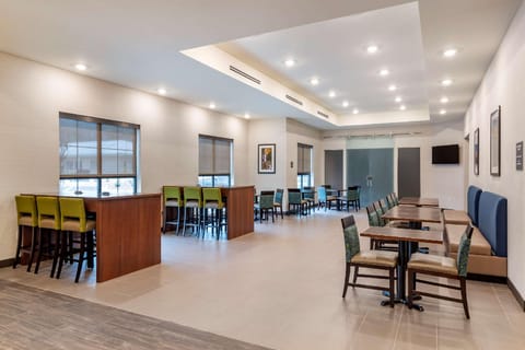 Comfort Suites Newnan Hotel in Newnan