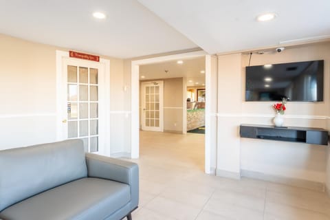 Super 8 by Wyndham Gananoque/Country Squire Resort Hotel in Gananoque