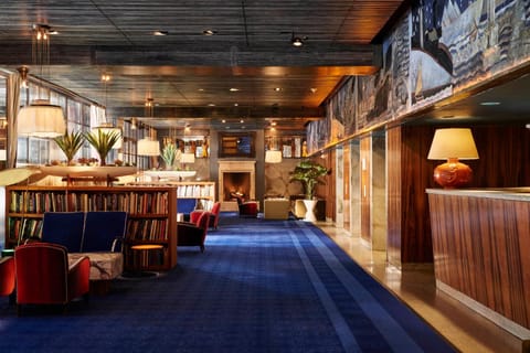 Shared lounge/TV area