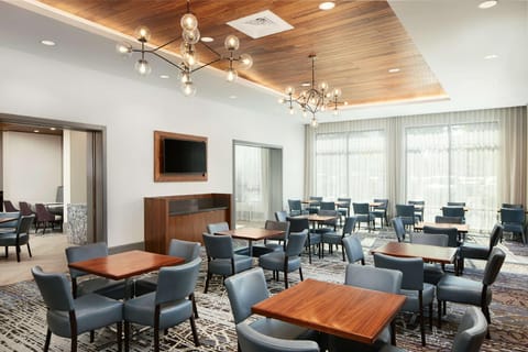 Embassy Suites by Hilton Atlanta Airport North Hotel in Hapeville