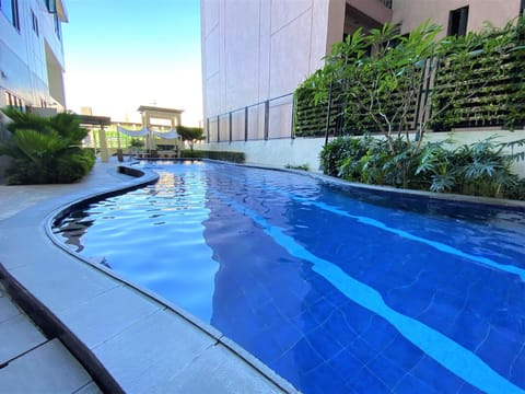 Swimming pool [outdoor]