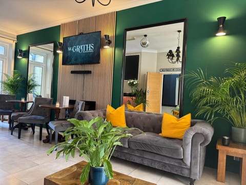 Shared lounge/TV area