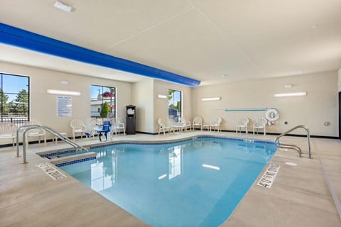 Cobblestone Hotel & Suites - De Pere Hotel in Ashwaubenon