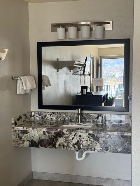 Days Inn by Wyndham Charleston WV Hotel in Charleston