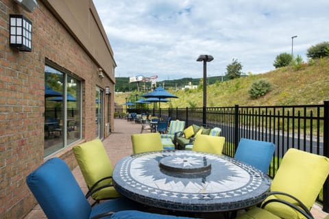 Holiday Inn Express and Suites Dickson City By IHG Hotel in Scranton