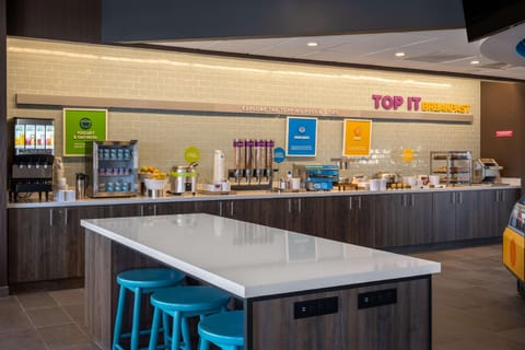 Tru by Hilton Naperville Chicago Hotel in Warrenville