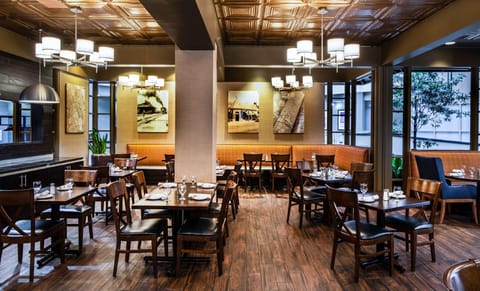 Embassy Suites by Hilton Chicago North Shore Deerfield Hotel in Northbrook