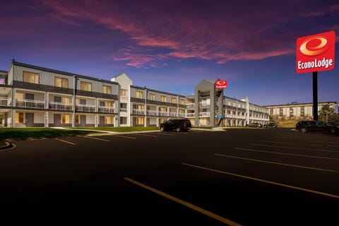 Econo Lodge Rockford Casino Area Hotel in Cherry Valley