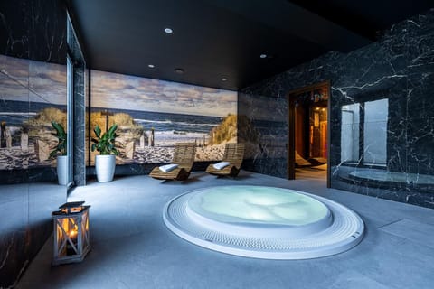 Hot tub