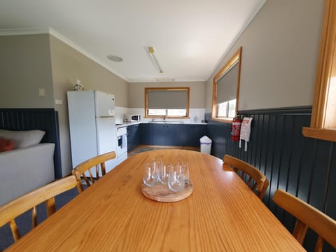 Lake Yalleena Nature Retreat Lodge in Tasmania