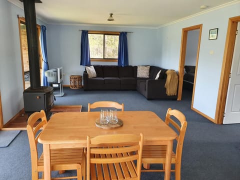 Lake Yalleena Nature Retreat Lodge in Tasmania