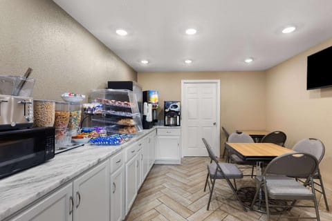 Super 8 by Wyndham Paducah I-24 Exit 4 Hotel in Paducah