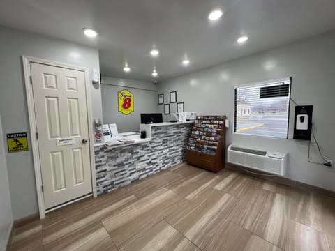 Super 8 by Wyndham Paducah I-24 Exit 4 Hotel in Paducah