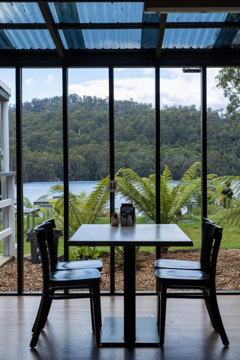Tullah Lakeside Lodge Motel in Tasmania
