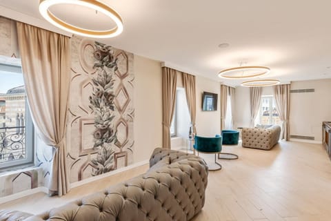 Shared lounge/TV area