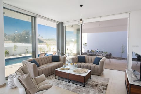 Villa Prol19, Beautiful 3bdr Protaras Villa with Pool, Close to Fig Tree Bay Resort in Protaras