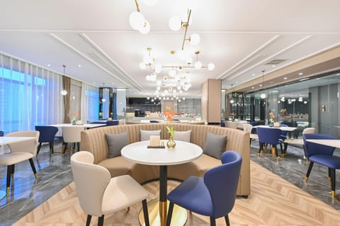 Atour Hotel Tianjin Wuqing High-speed Railway Station Florentia Village Hotel in Tianjin