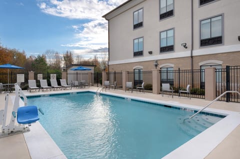 Holiday Inn Express Hotel & Suites Prattville South By IHG Hotel in Millbrook