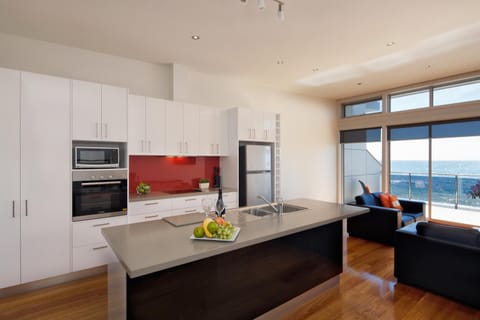 Penguin Waterfront Escape Resort in Penguin